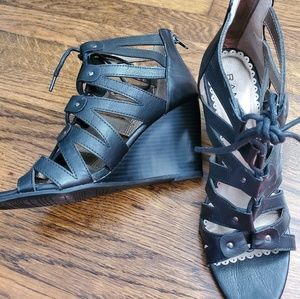 Lace up blk wedges